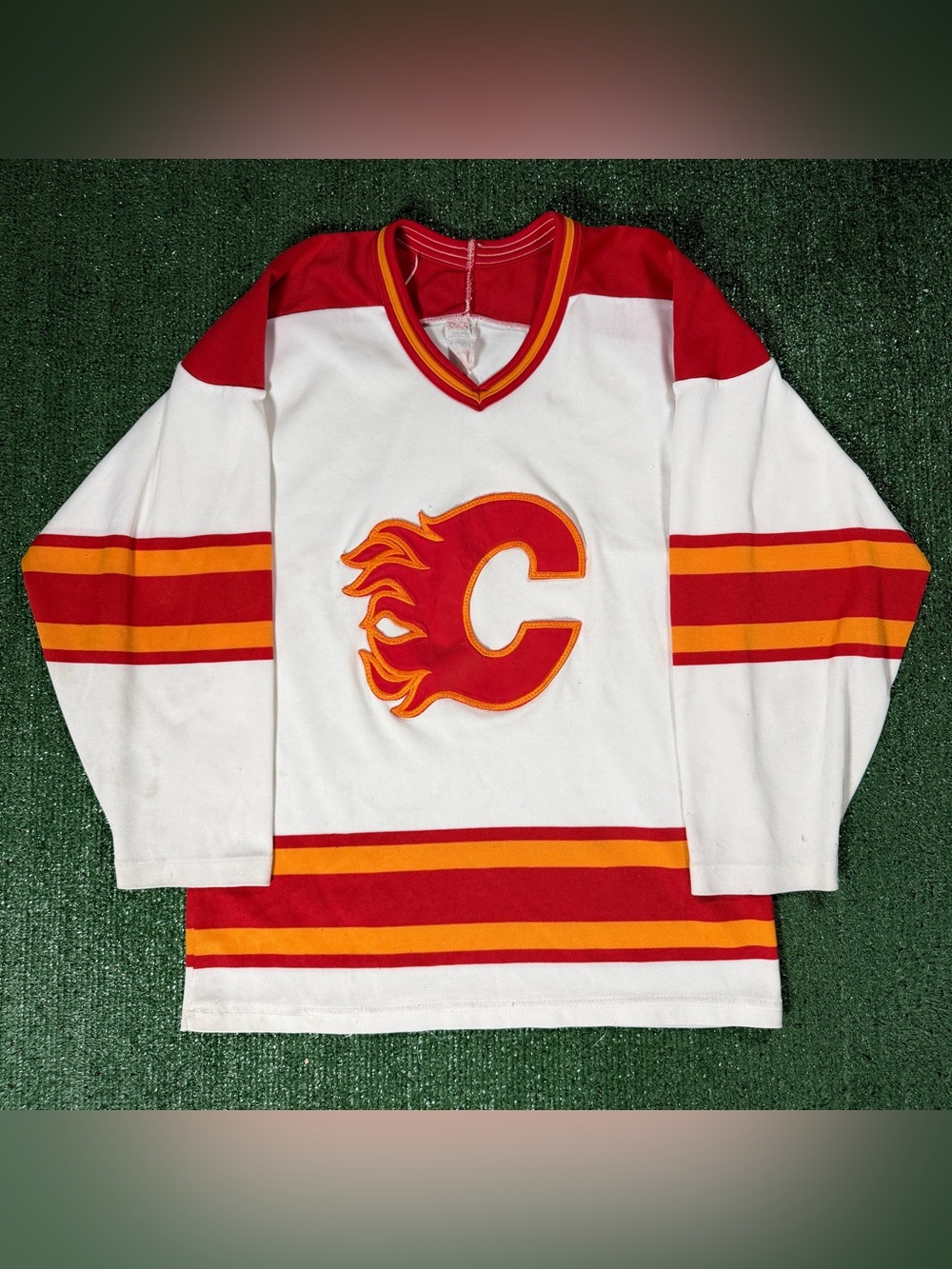 CCM Calgary Flames Hockey Jersey Size Small White Vintage NHL